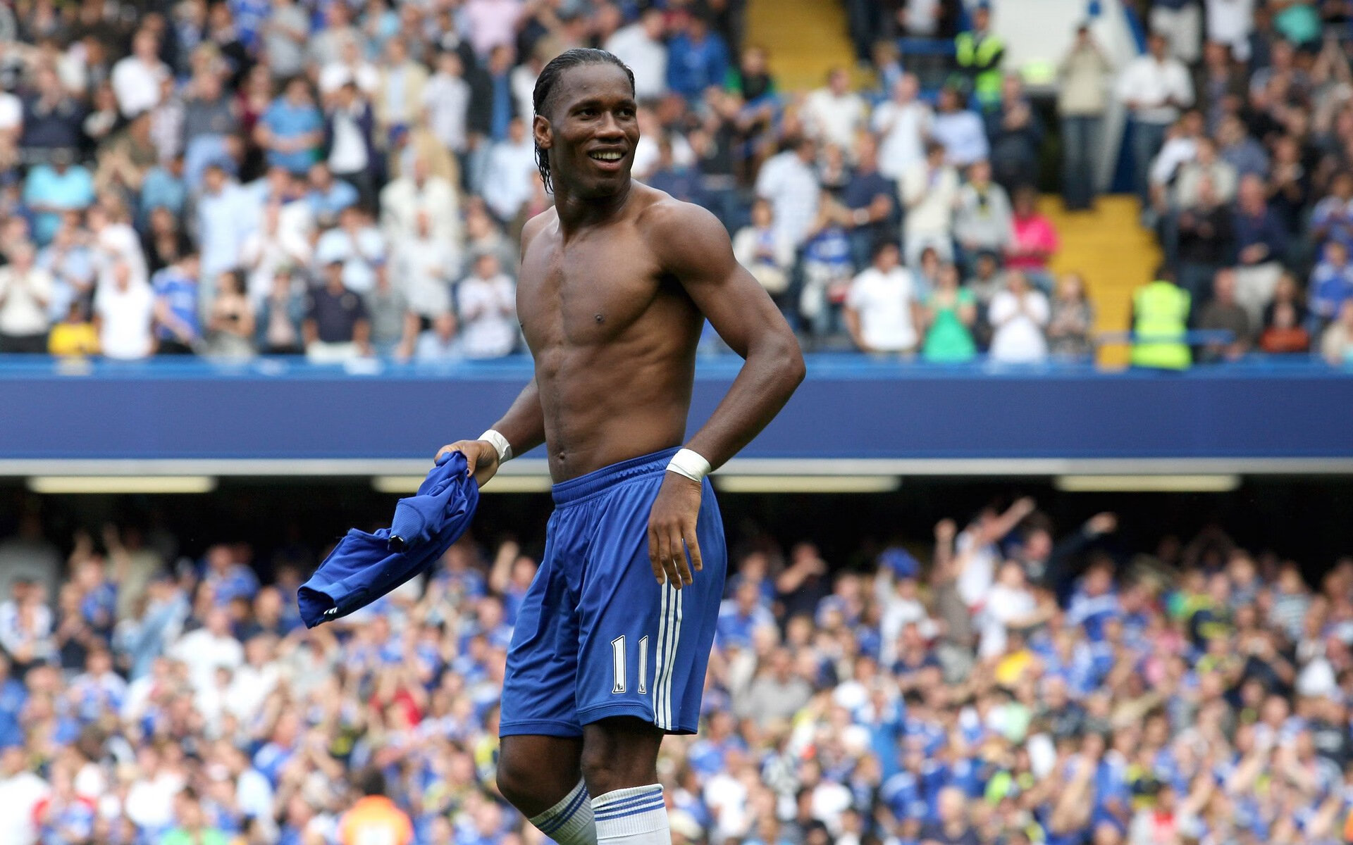 中超赛场各队形势紧迫，胜负难以预料，中超比赛的情况